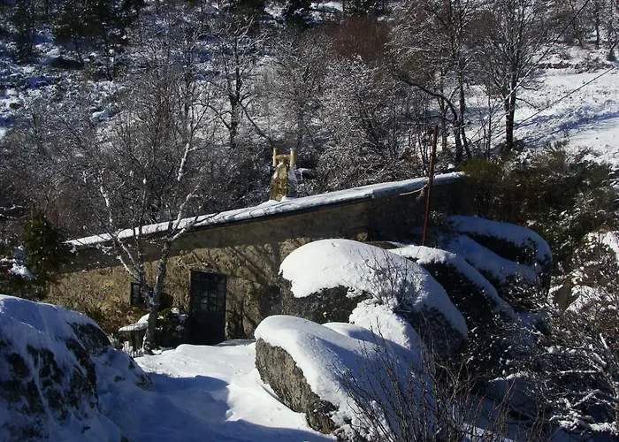 Salto Do Lobo - Montain With Private River בית אירוח Penhas da Saúde